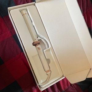 T3 curling iron like new